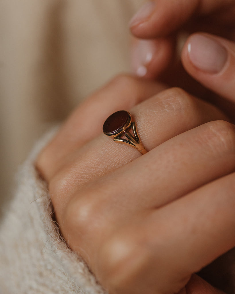 Gwyneth Vintage 9ct Gold Carnelian Signet Ring