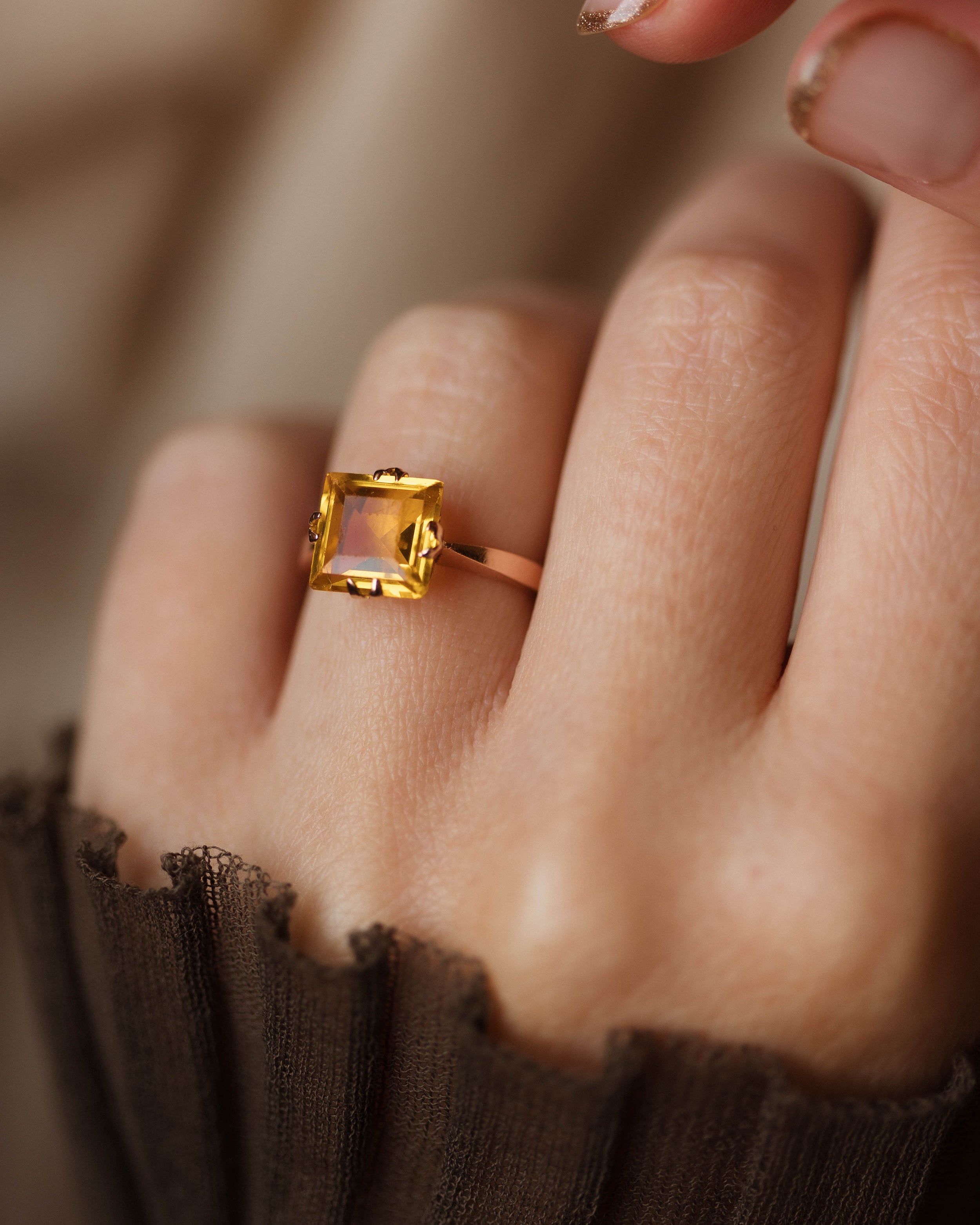 Nina Vintage 9ct Gold Yellow Paste Single Stone Ring