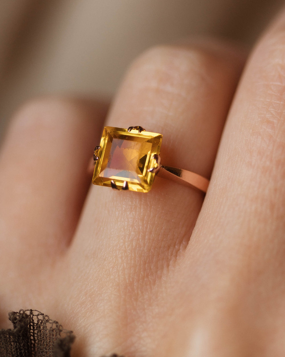 Nina Vintage 9ct Gold Yellow Paste Single Stone Ring