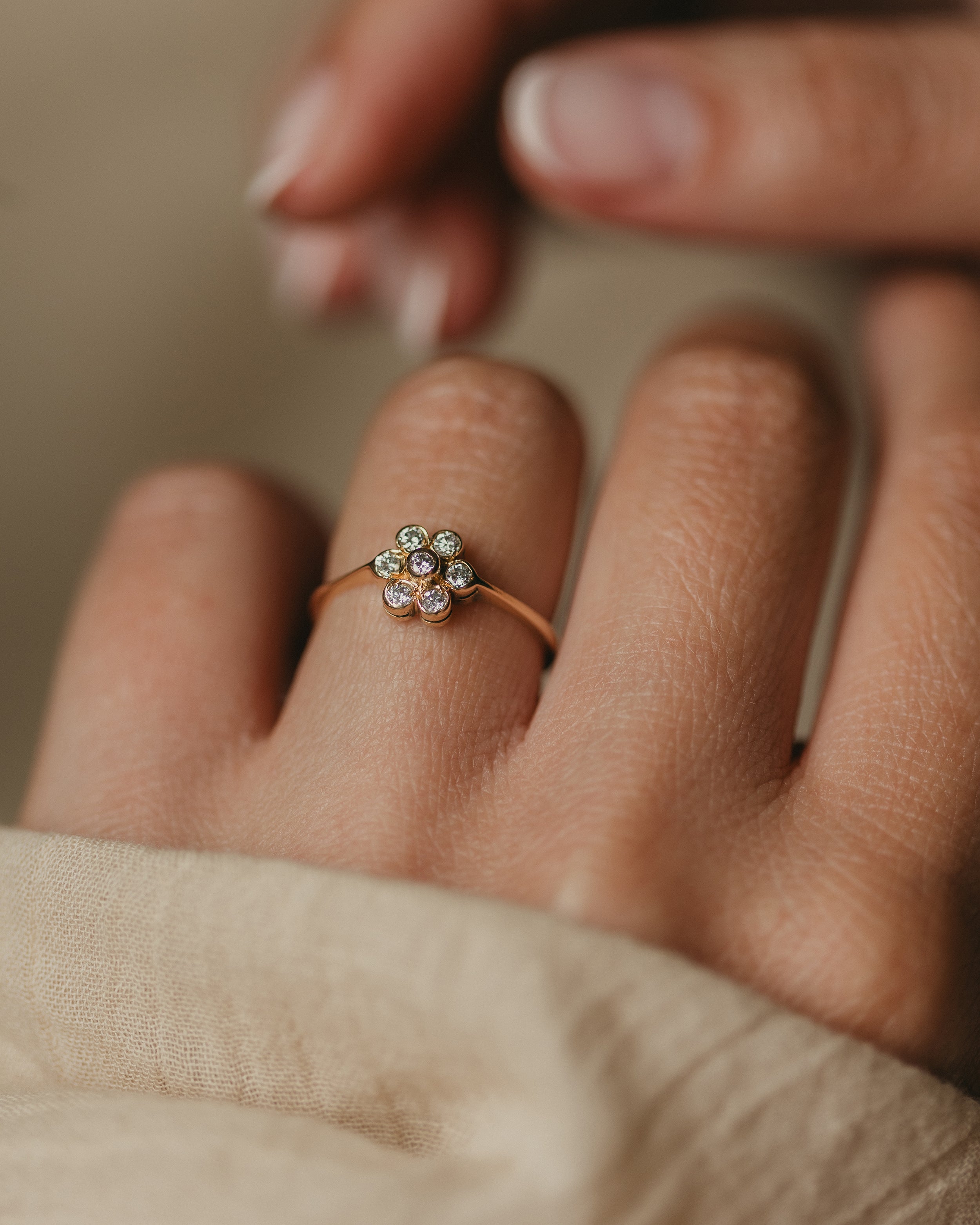 Image of Josephine Vintage 18ct Gold Diamond Daisy Cluster Ring