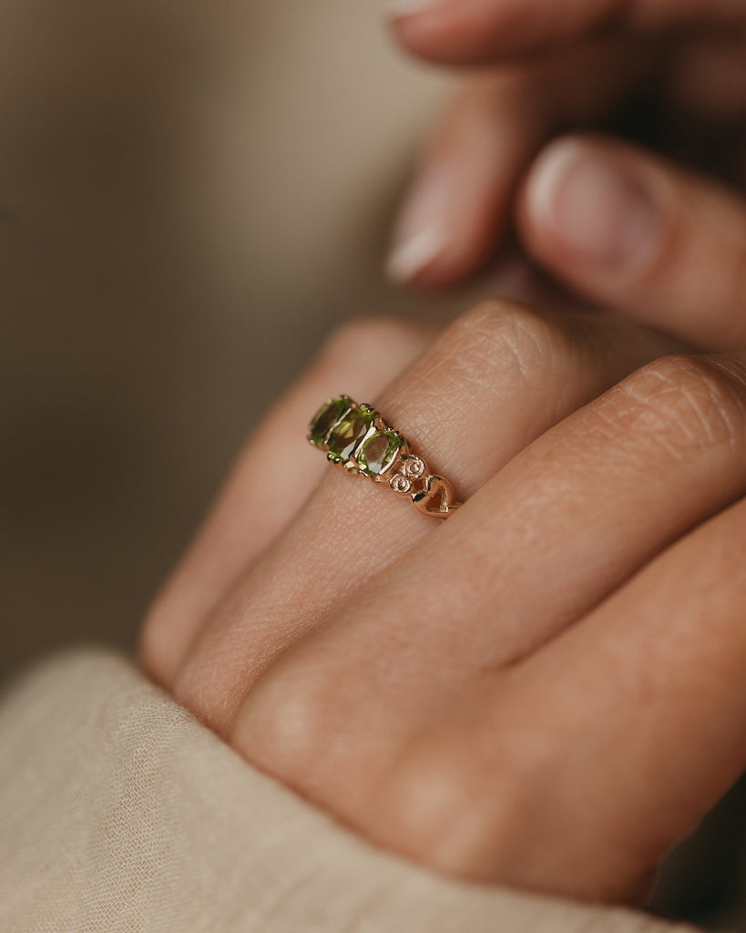 Phyllis Vintage 9ct Gold Peridot Trilogy Ring