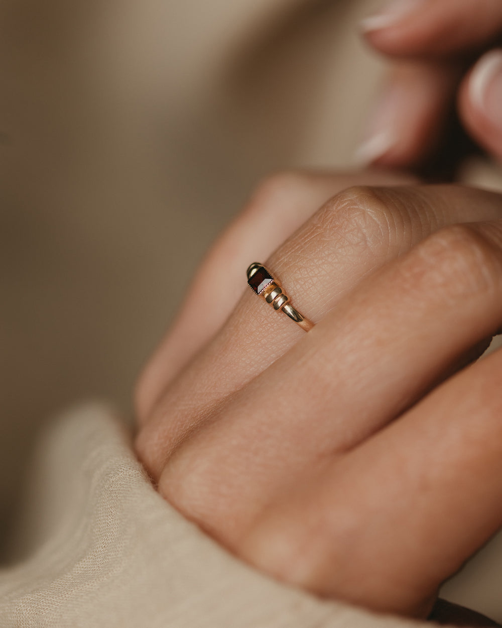 Georgie 1980 Vintage 9ct Gold Garnet Single Stone Ring