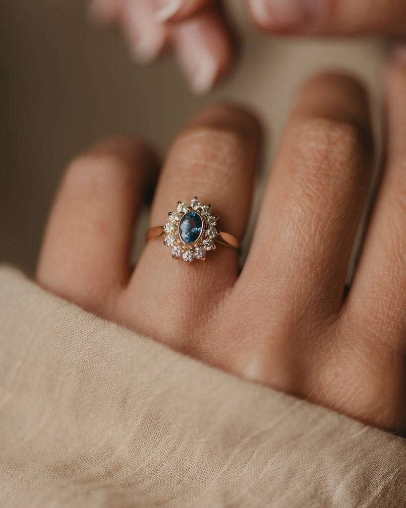 Chloe 1976 Vintage 9ct Gold Blue Topaz & CZ Cluster Ring