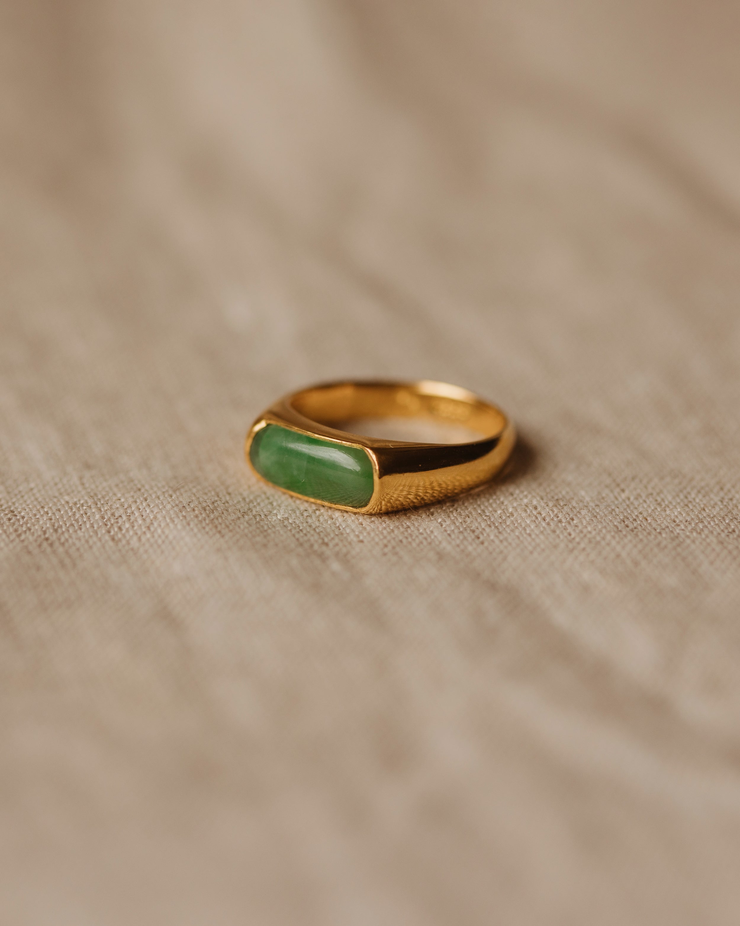 Augusta Vintage 22ct Gold Jade Saddle Ring