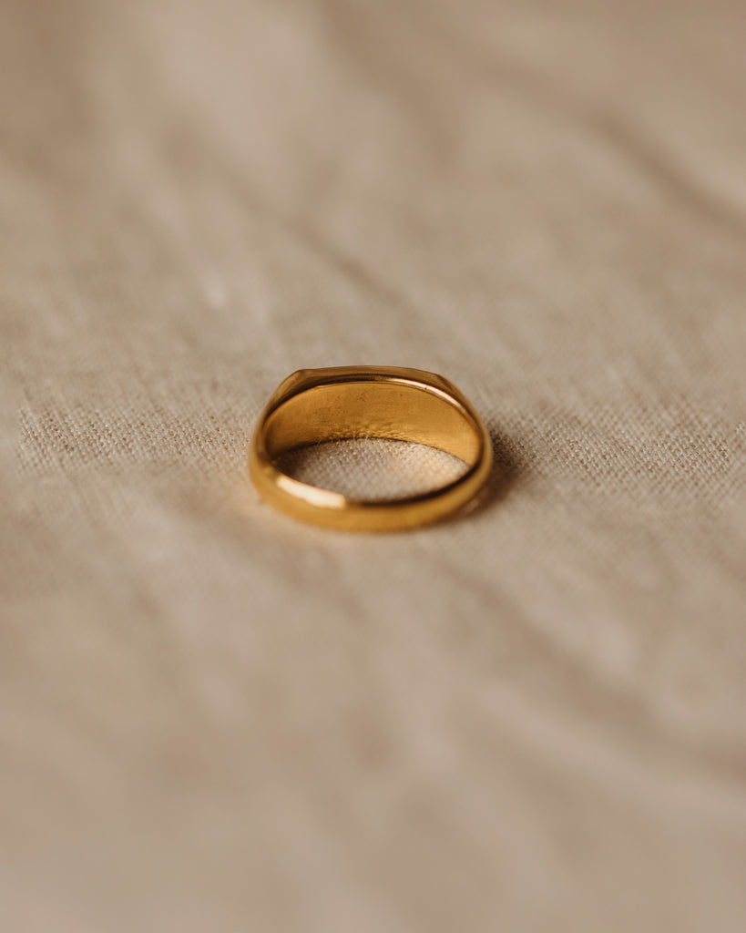 Augusta Vintage 22ct Gold Jade Saddle Ring
