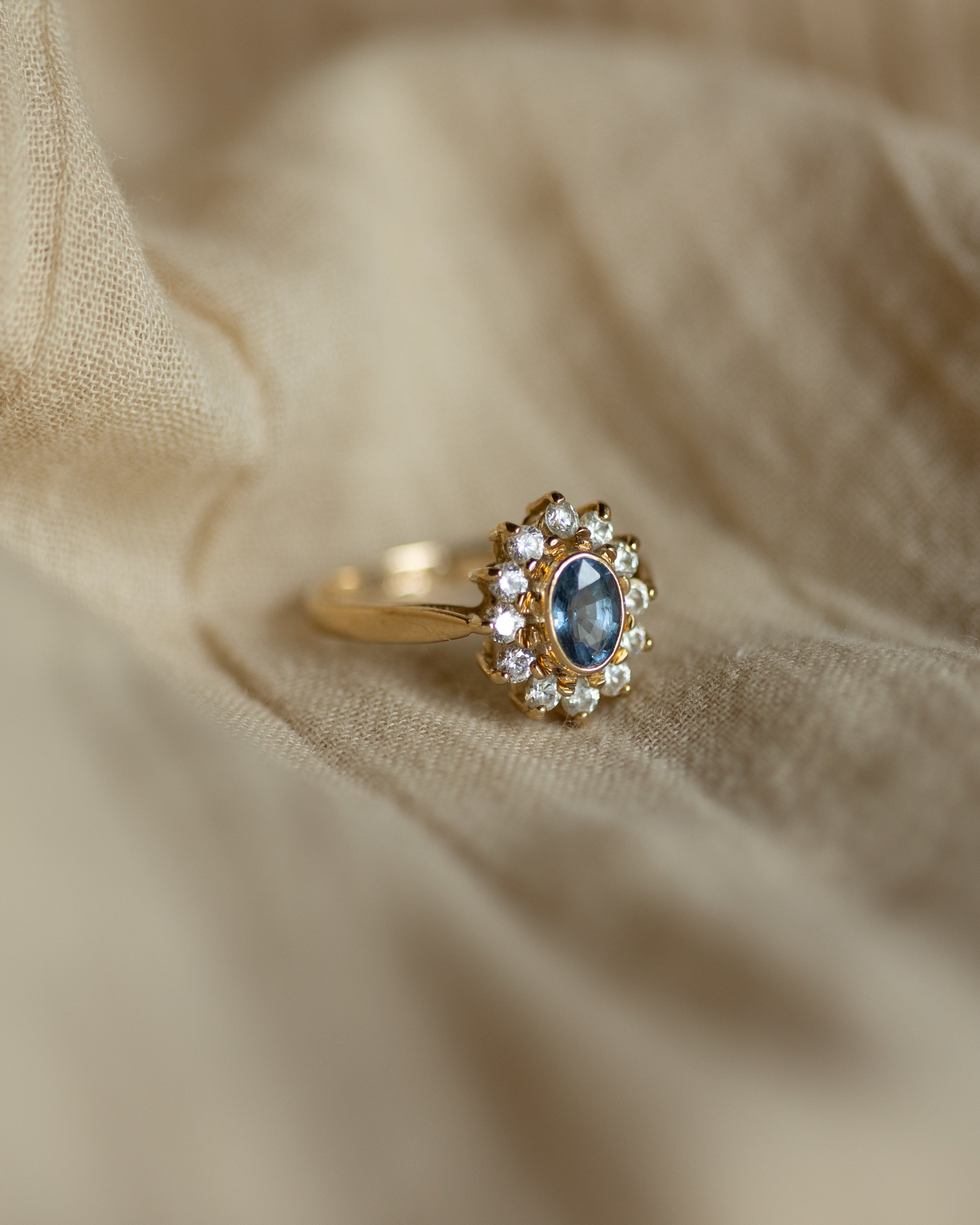Chloe 1976 Vintage 9ct Gold Blue Topaz & CZ Cluster Ring