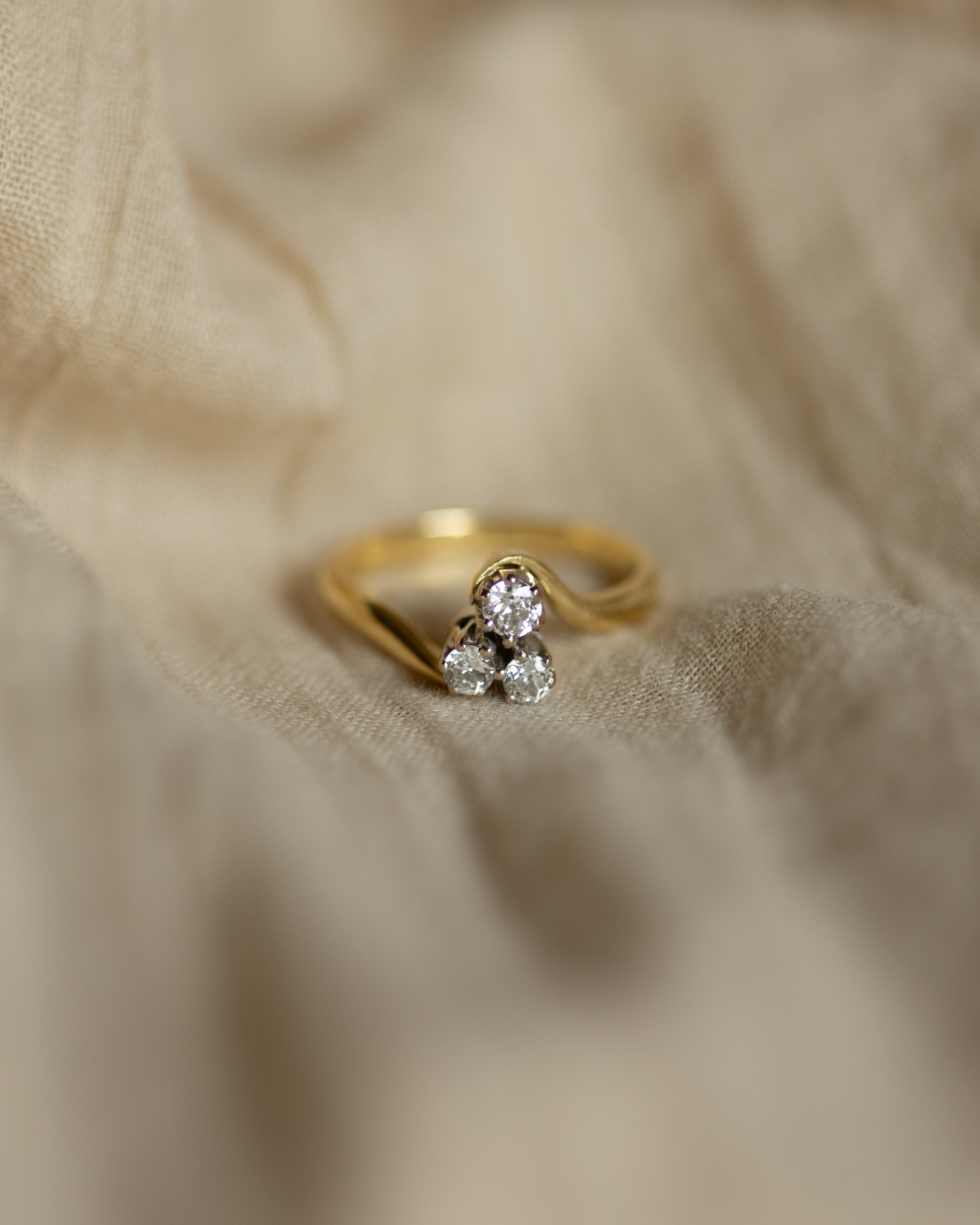 Saoirse 1984 Vintage 18ct Gold Diamond Clover Trilogy Ring