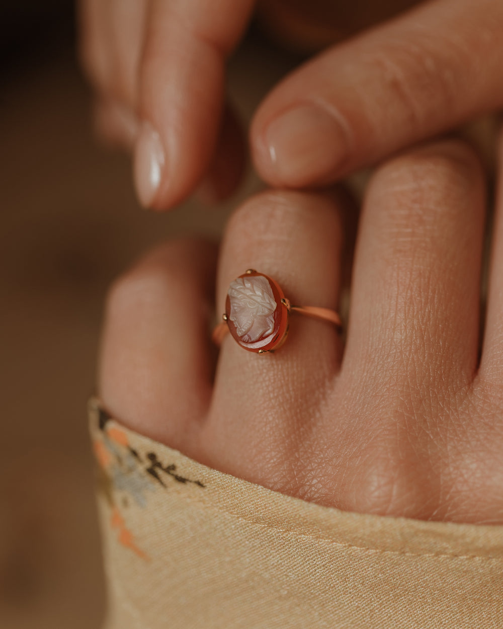 Frances Vintage 9ct Gold Agate Cameo Ring