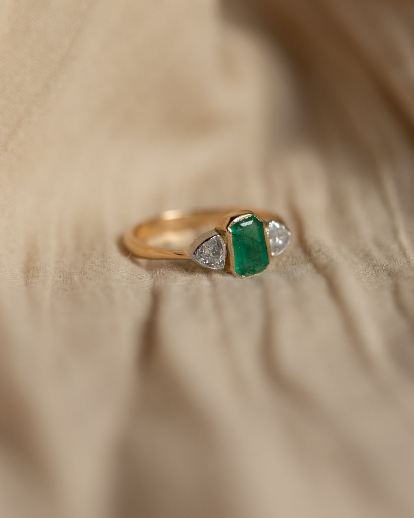 Verity Antique 18ct Gold Emerald & Diamond Trilogy Ring