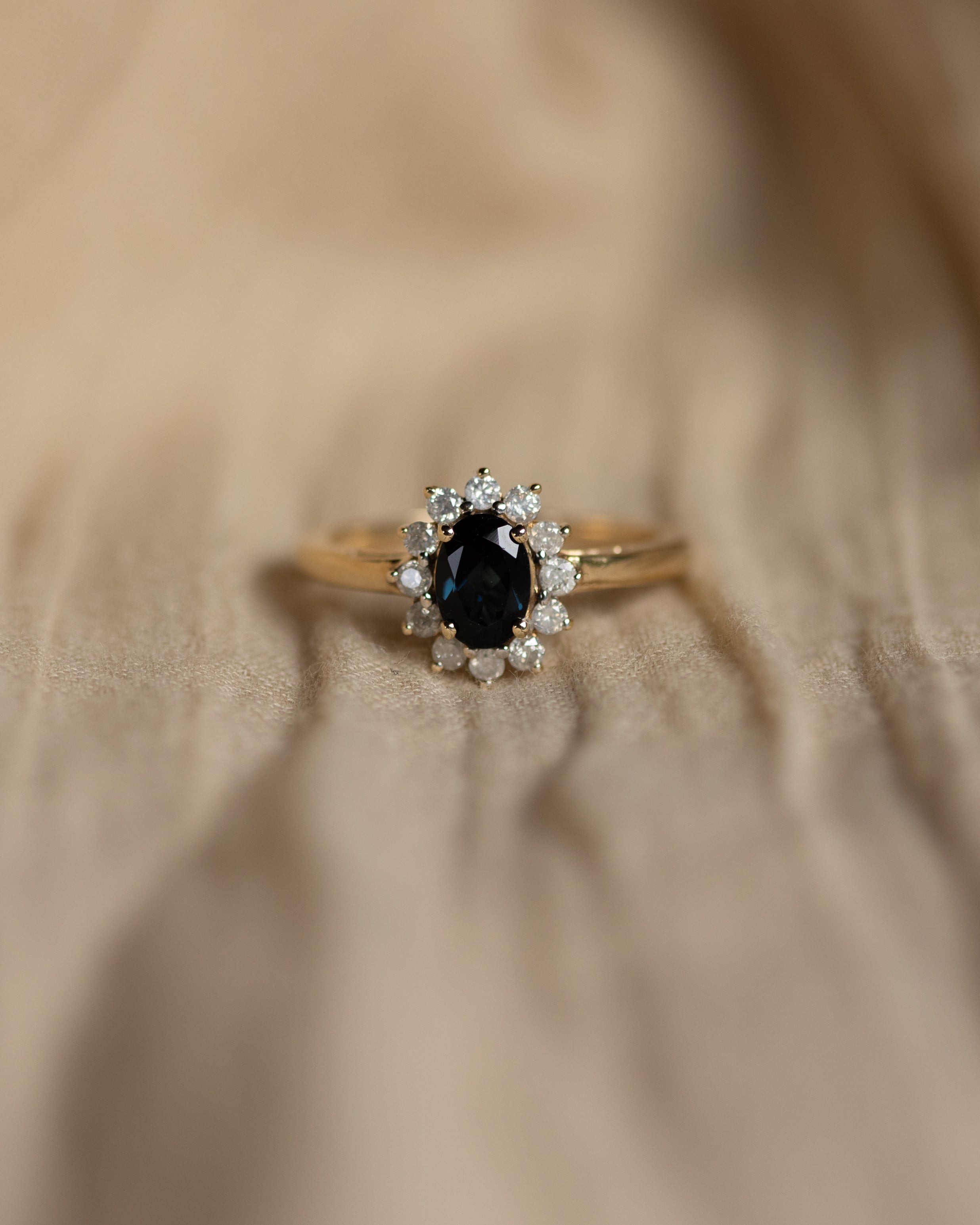Minerva Vintage 9ct Gold Sapphire & Diamond Cluster Ring