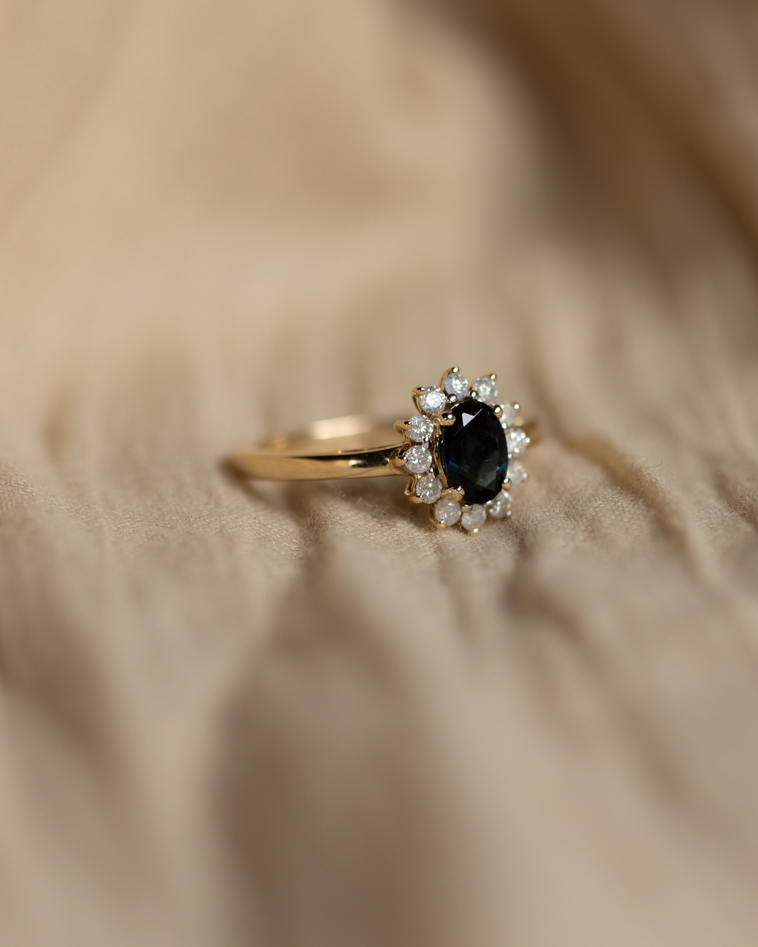 Minerva Vintage 9ct Gold Sapphire & Diamond Cluster Ring