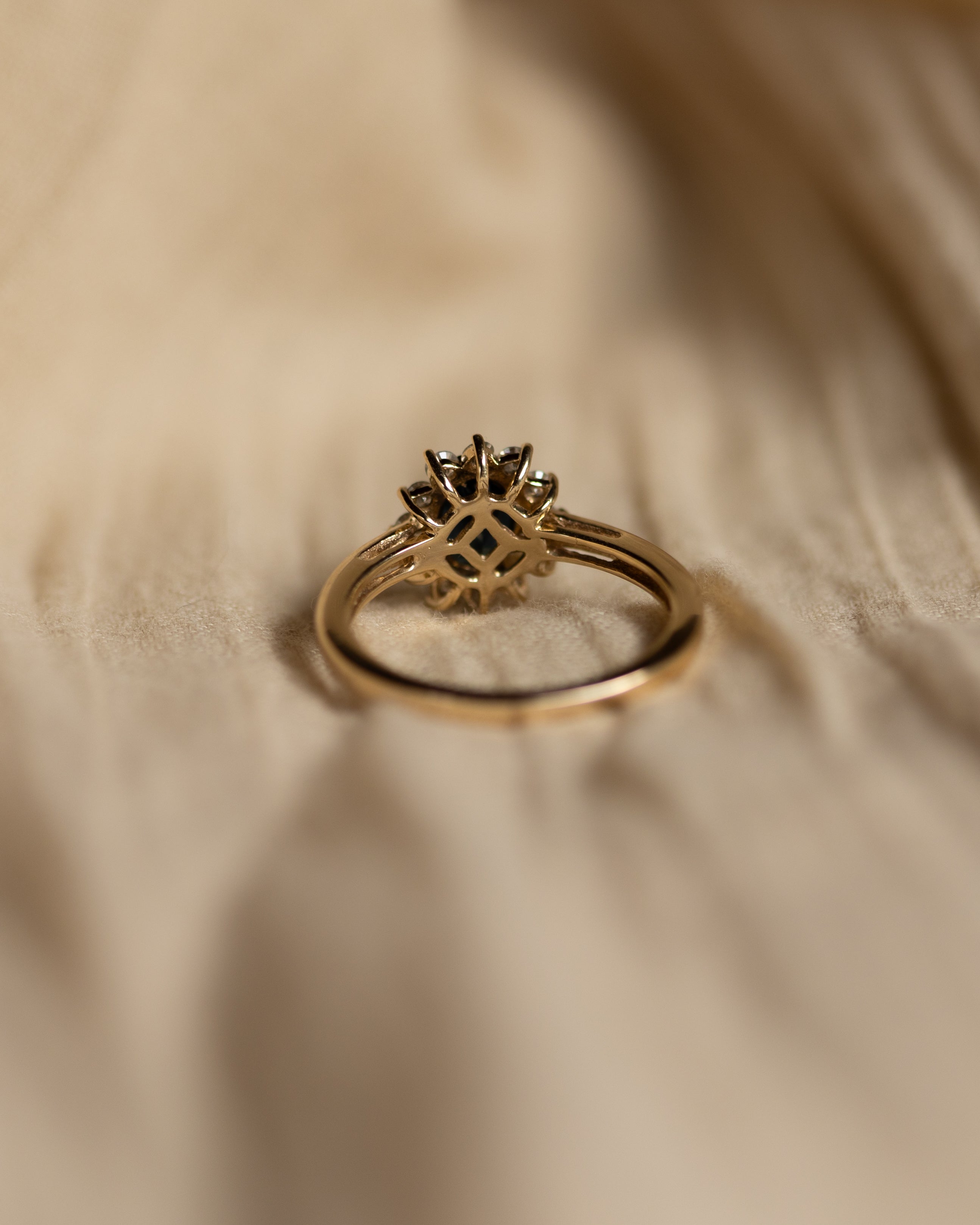 Minerva Vintage 9ct Gold Sapphire & Diamond Cluster Ring