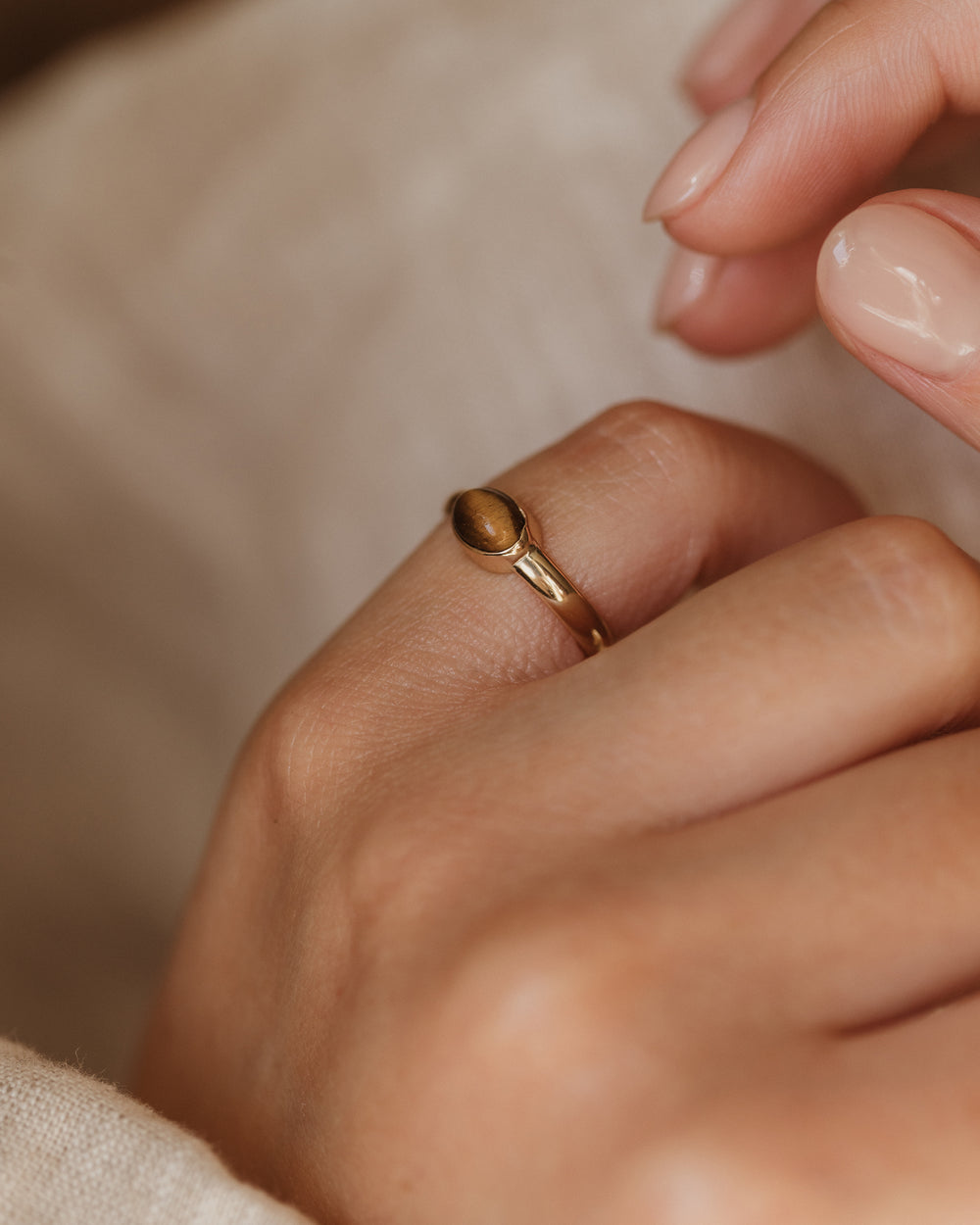 Ovalie 1979 Vintage 9ct Gold Tigers Eye Solitaire Ring