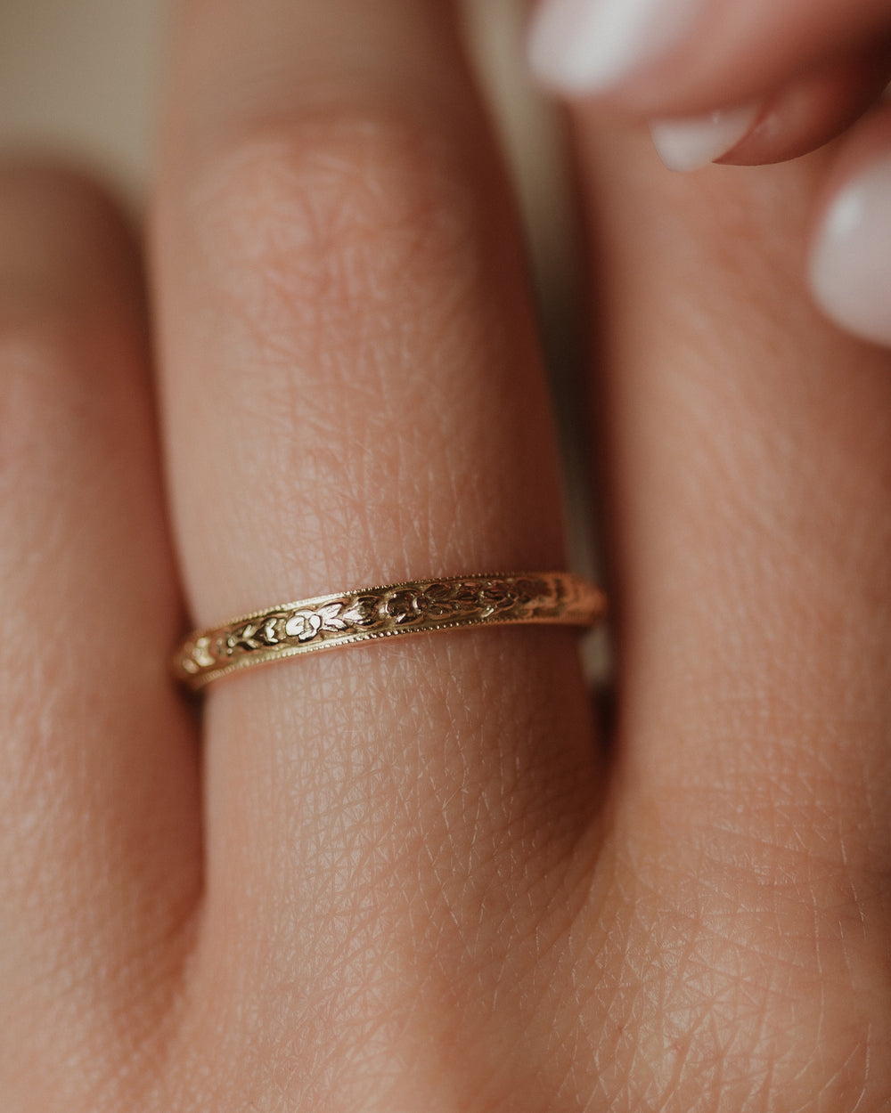 Hortensia 1944 Vintage 9ct Gold Floral Engraved Band Ring