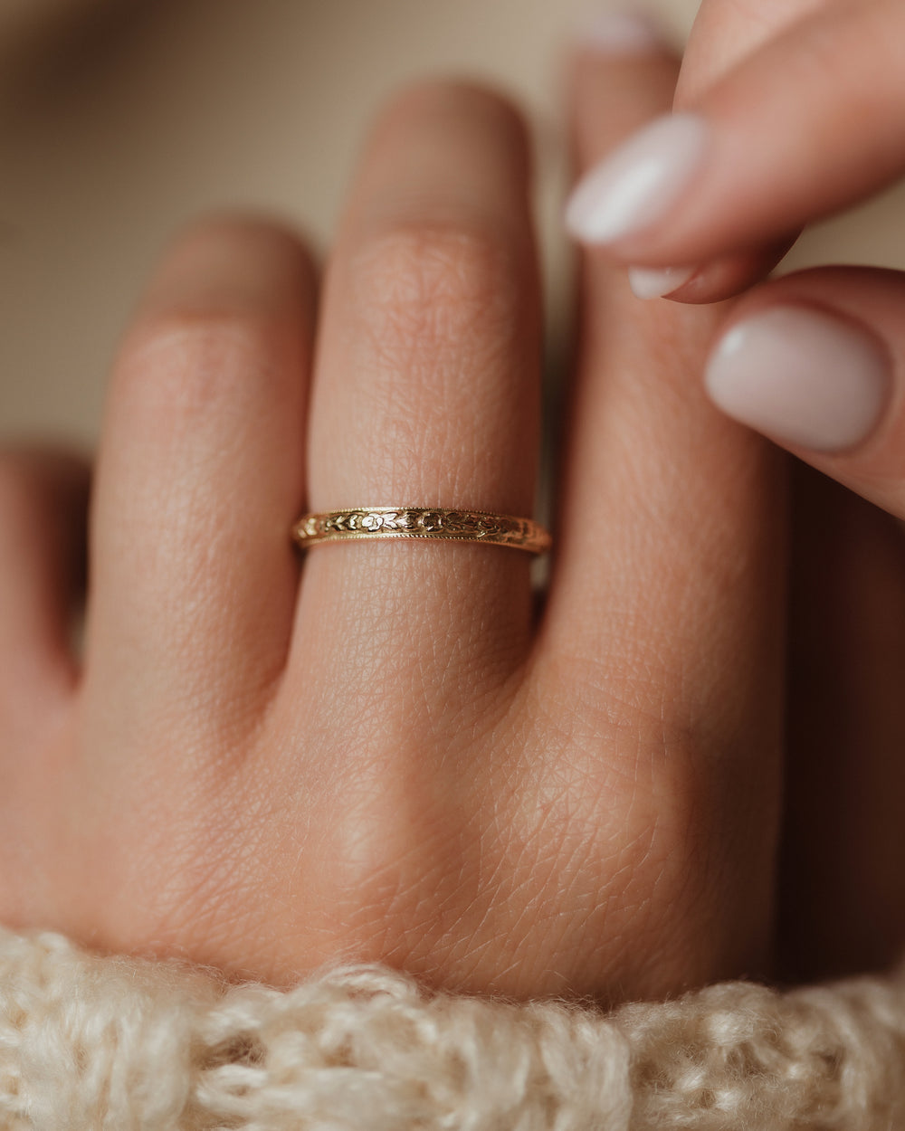 Hortensia 1944 Vintage 9ct Gold Floral Engraved Band Ring