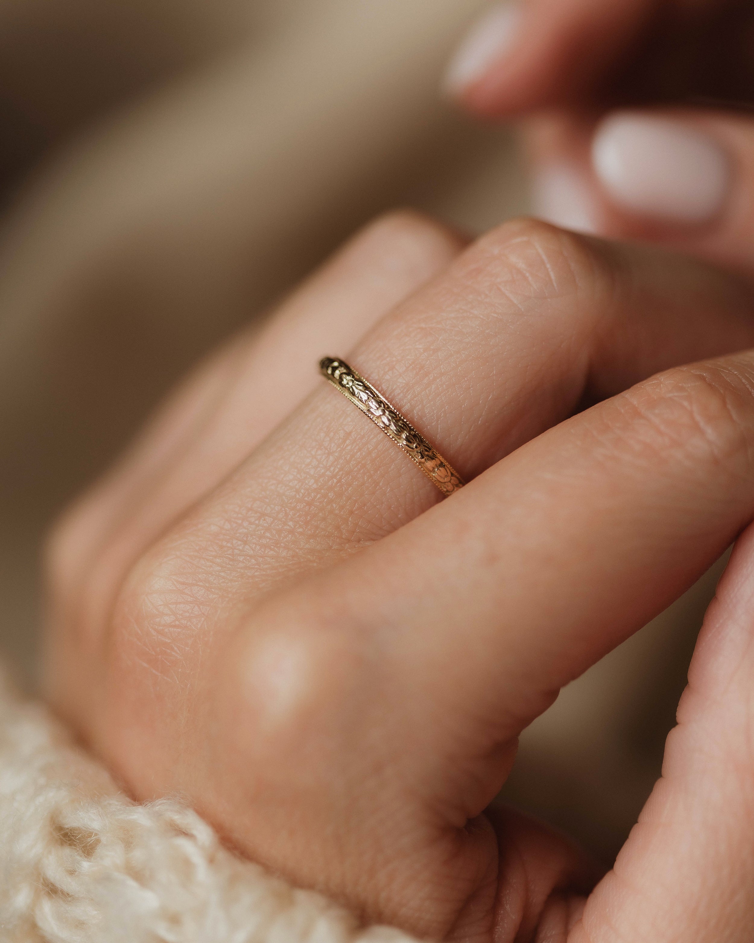 Hortensia 1944 Vintage 9ct Gold Floral Engraved Band Ring