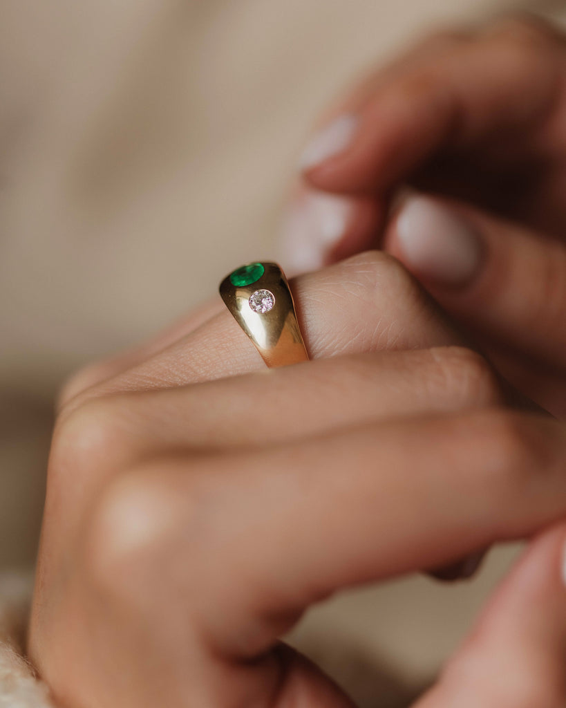 Grace Vintage 18ct Gold Emerald & Diamond Trilogy Rubover Ring