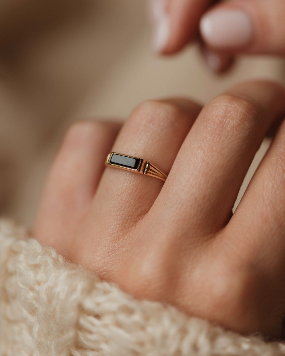 Monique 1984 Vintage 9ct Gold Black Onyx Signet Ring