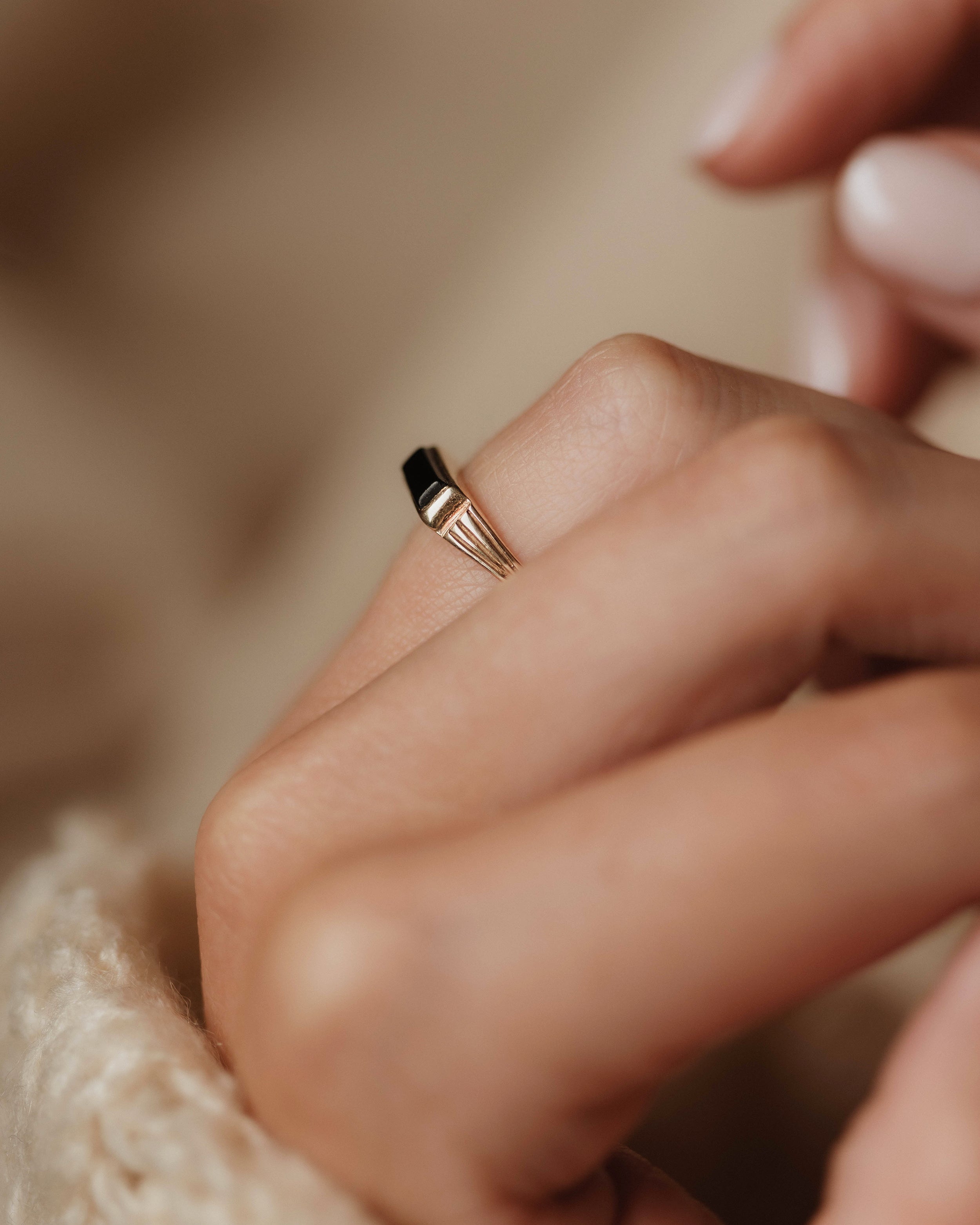 Monique 1984 Vintage 9ct Gold Black Onyx Signet Ring