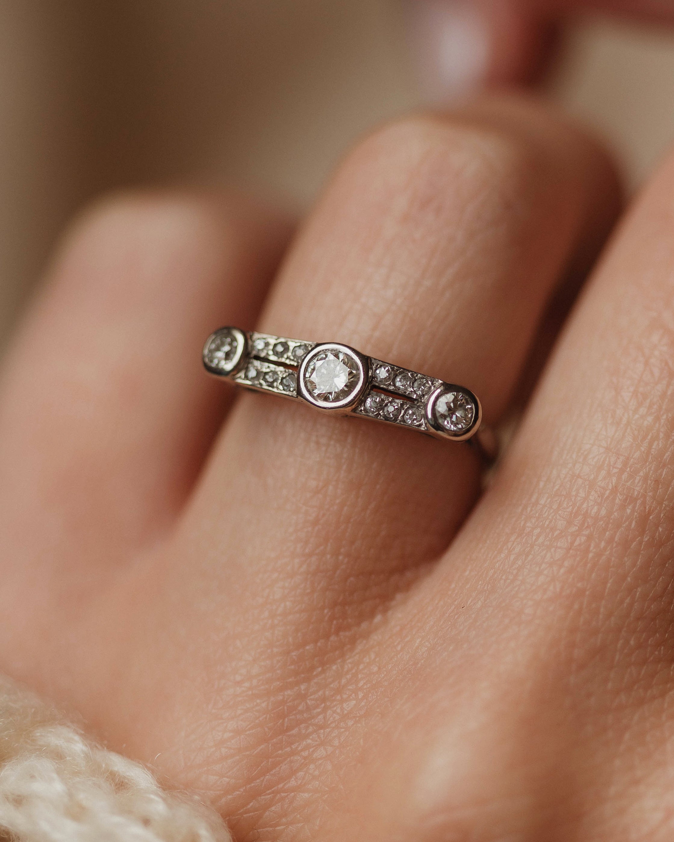 Eugénie 1977 Vintage 18ct White Gold Diamond Trilogy Ring