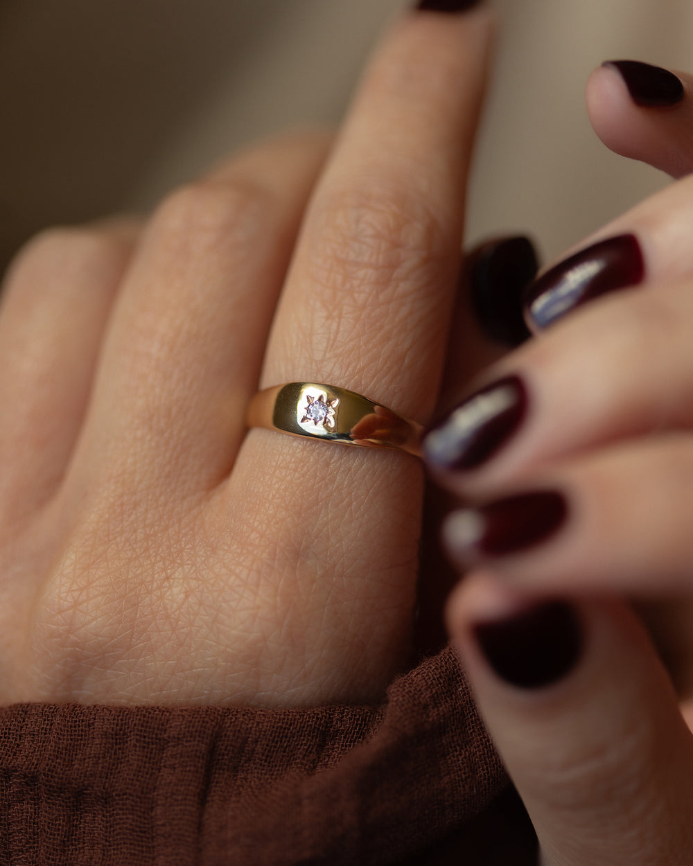 Carmen Vintage 9ct Gold Star Set Diamond Ring