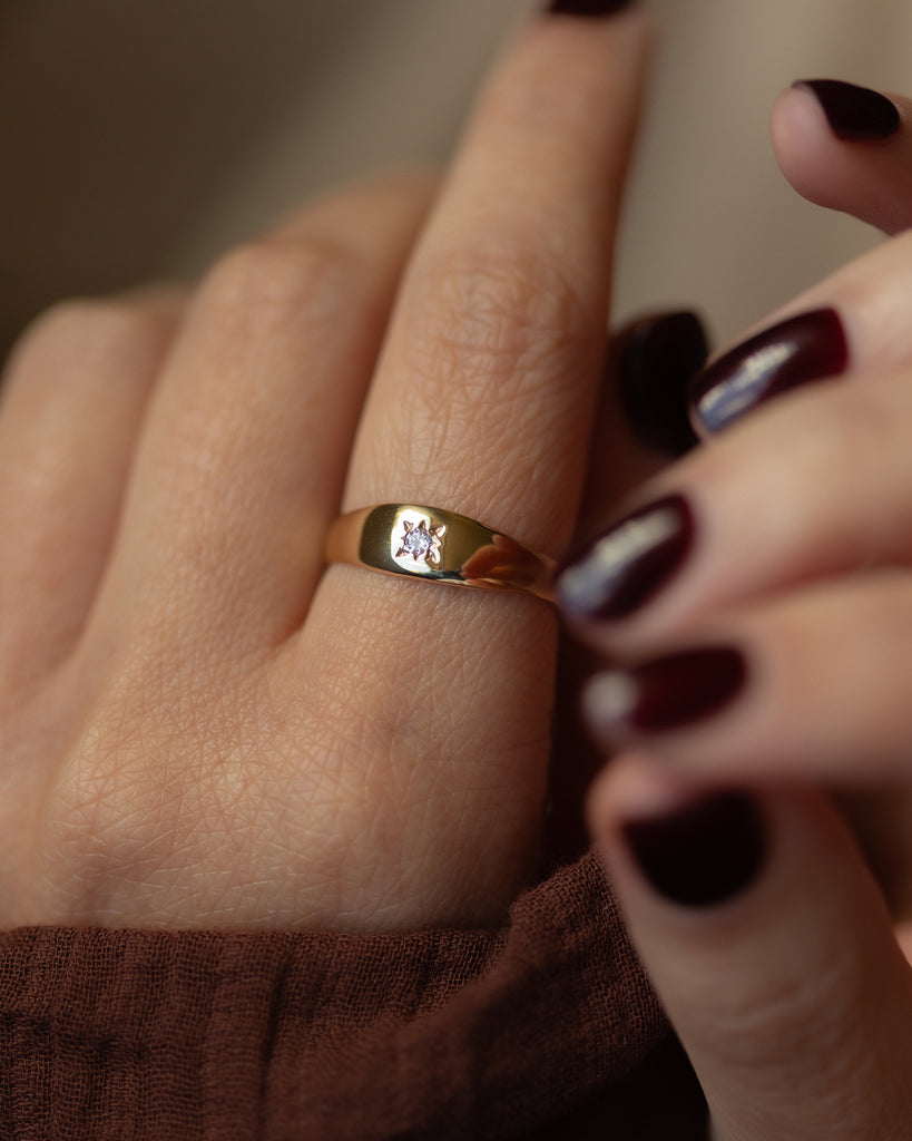Carmen Vintage 9ct Gold Star Set Diamond Ring
