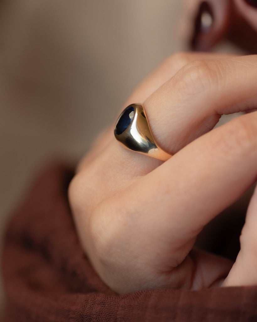 Colette Vintage 9ct Gold Single Stone Sapphire Signet Ring