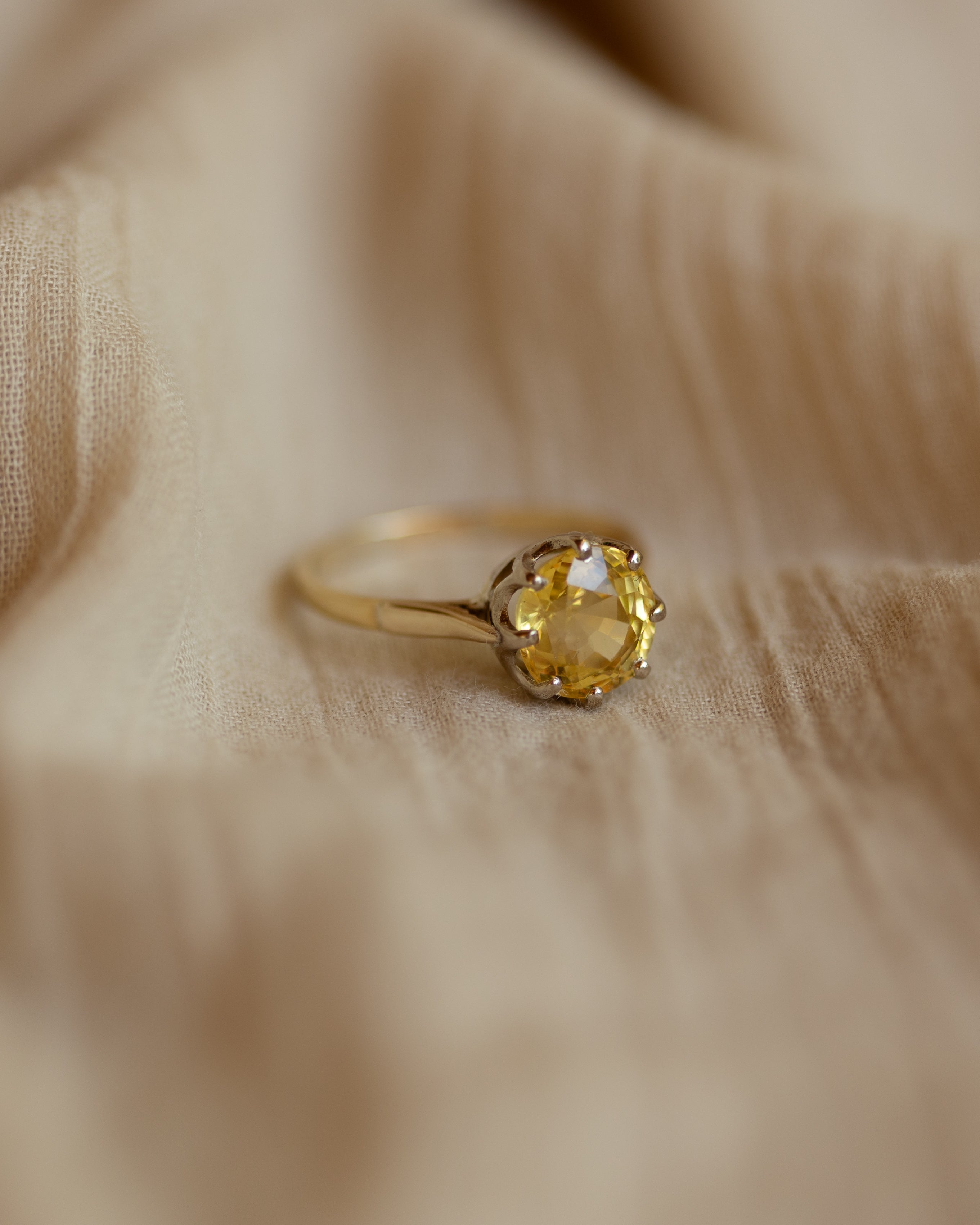 Faye Vintage 18ct Gold Citrine Single Stone Ring