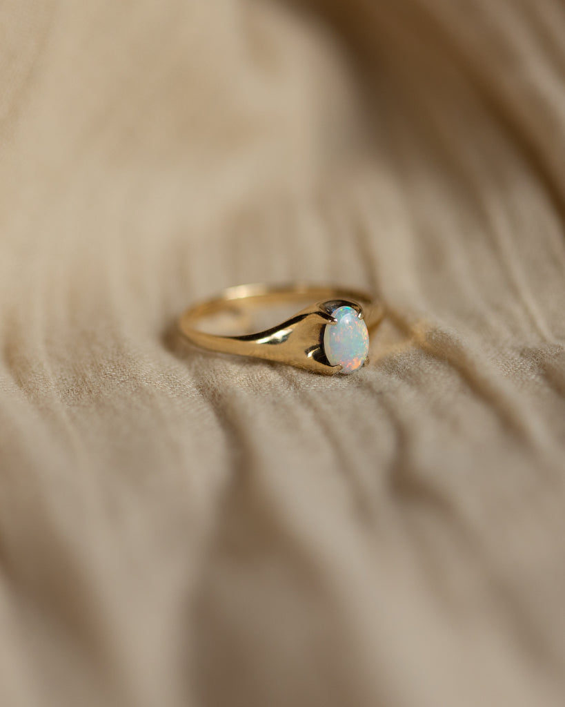 Jeanette 1976 Vintage 9ct Gold Opal Single Stone Ring