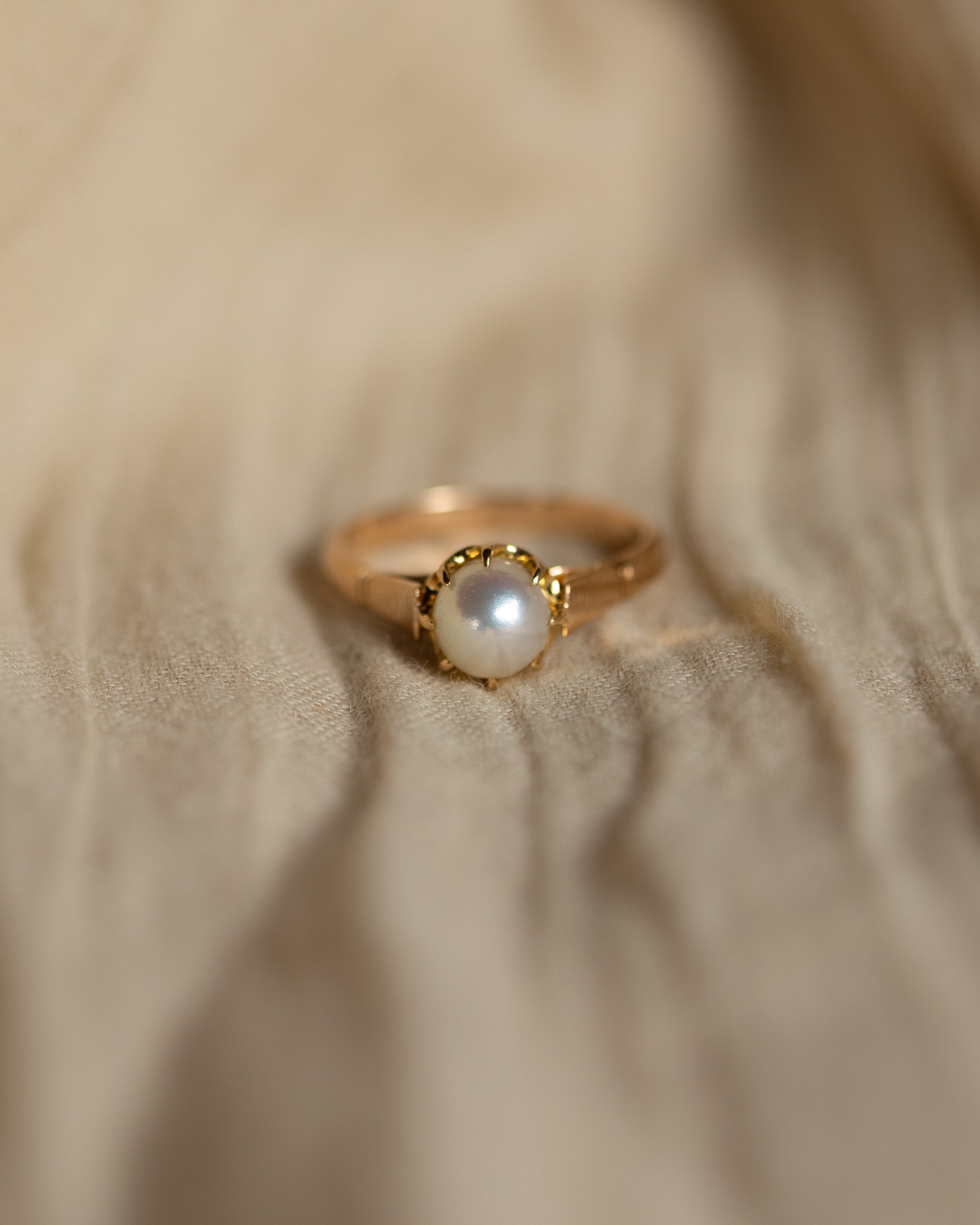Honey Vintage 18ct Gold Pearl Single Stone Ring