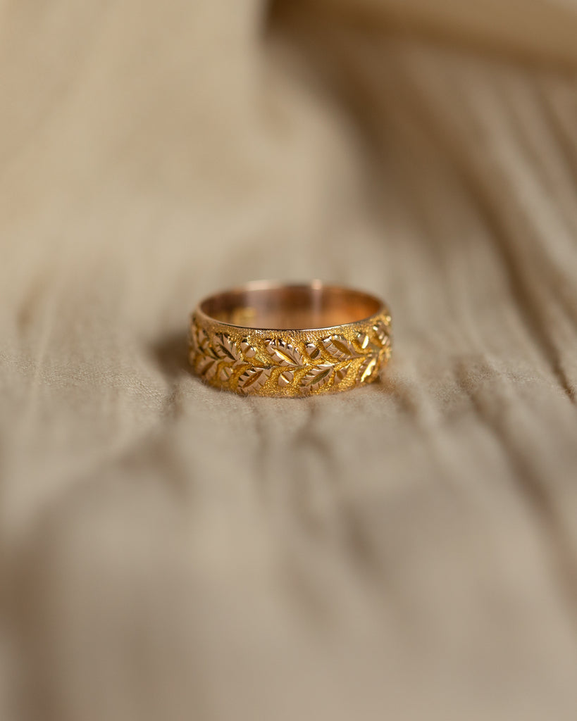 Trudy 1894 Antique Victorian 9ct Gold Foliate Band Ring