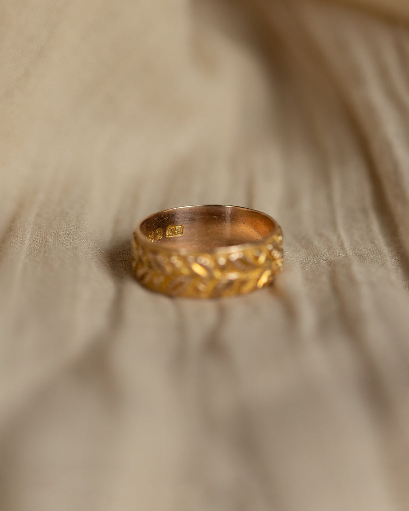 Trudy 1894 Antique Victorian 9ct Gold Foliate Band Ring