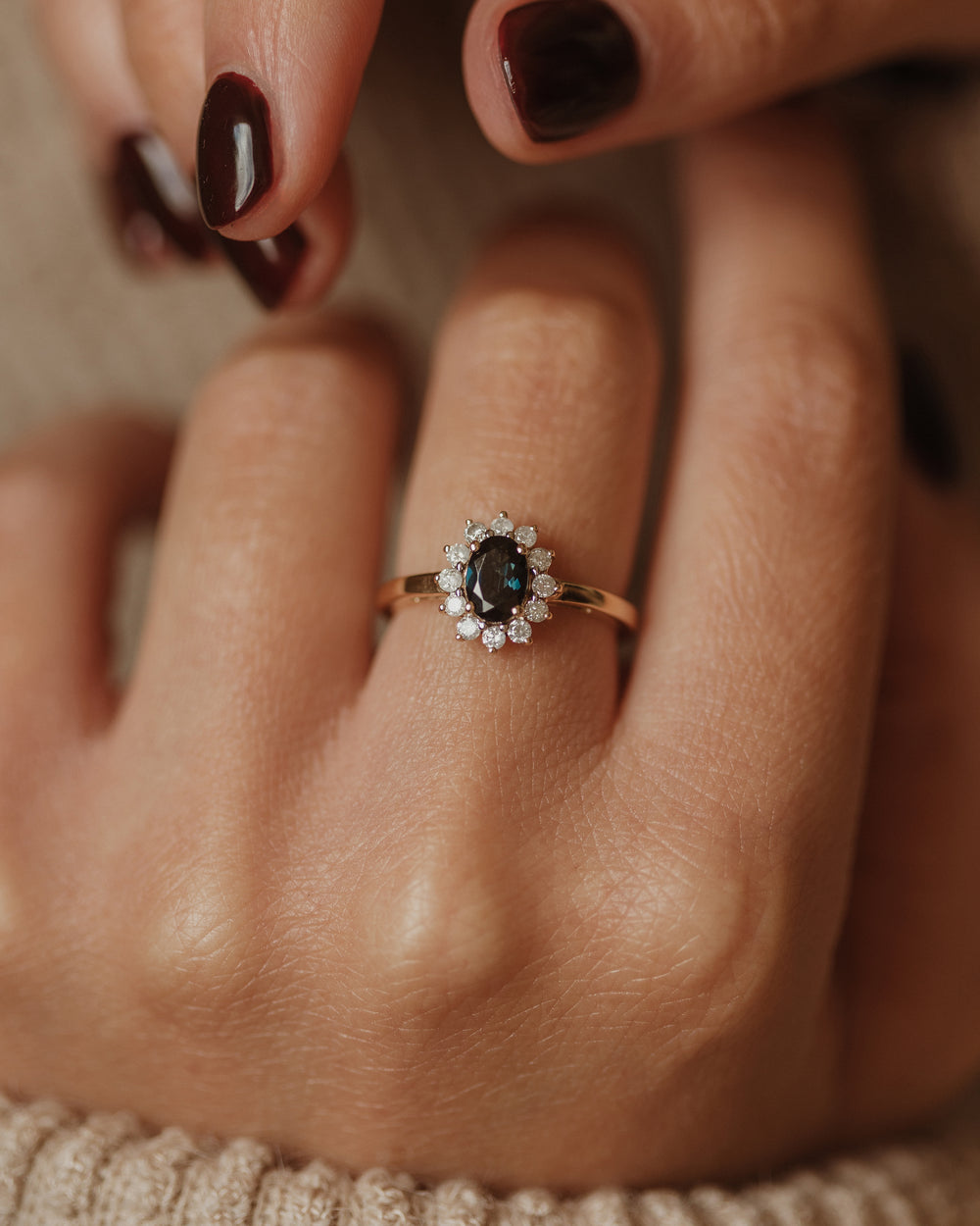 Minerva Vintage 9ct Gold Sapphire & Diamond Cluster Ring