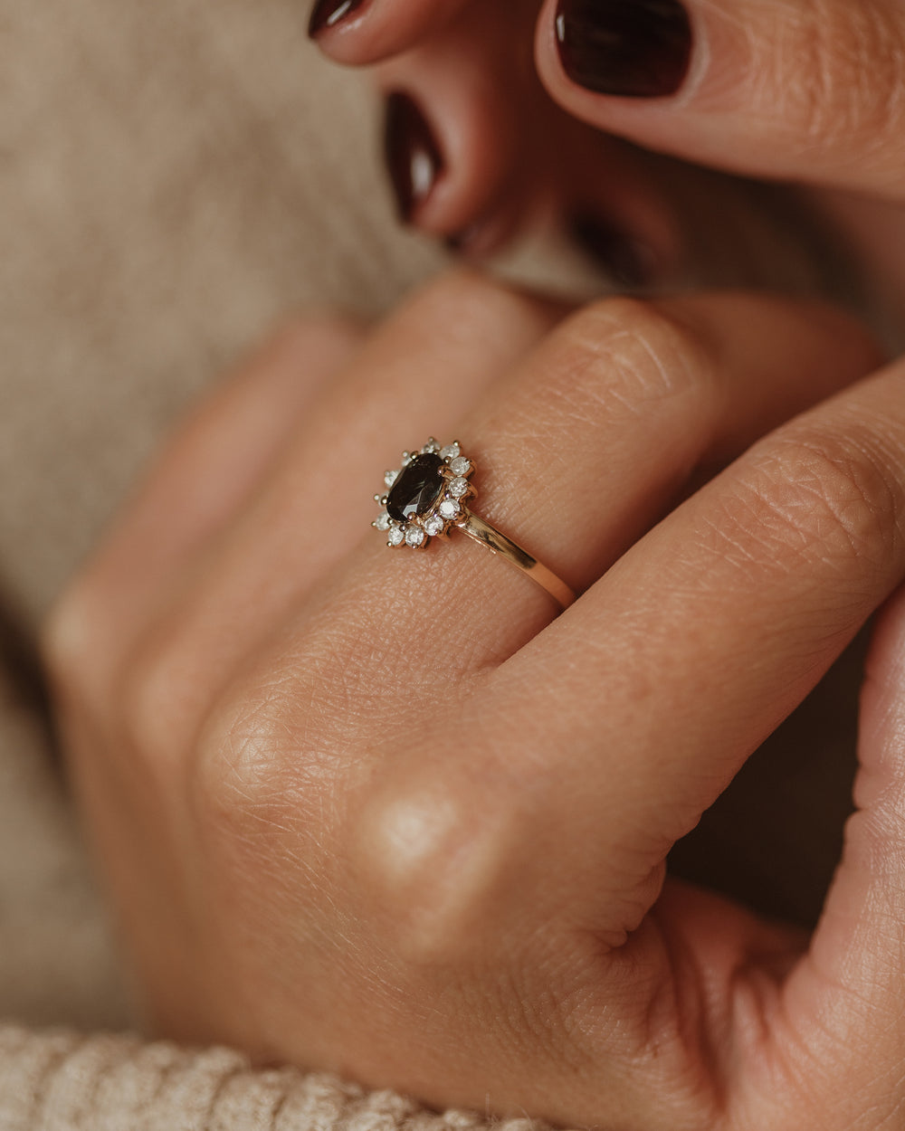 Minerva Vintage 9ct Gold Sapphire & Diamond Cluster Ring