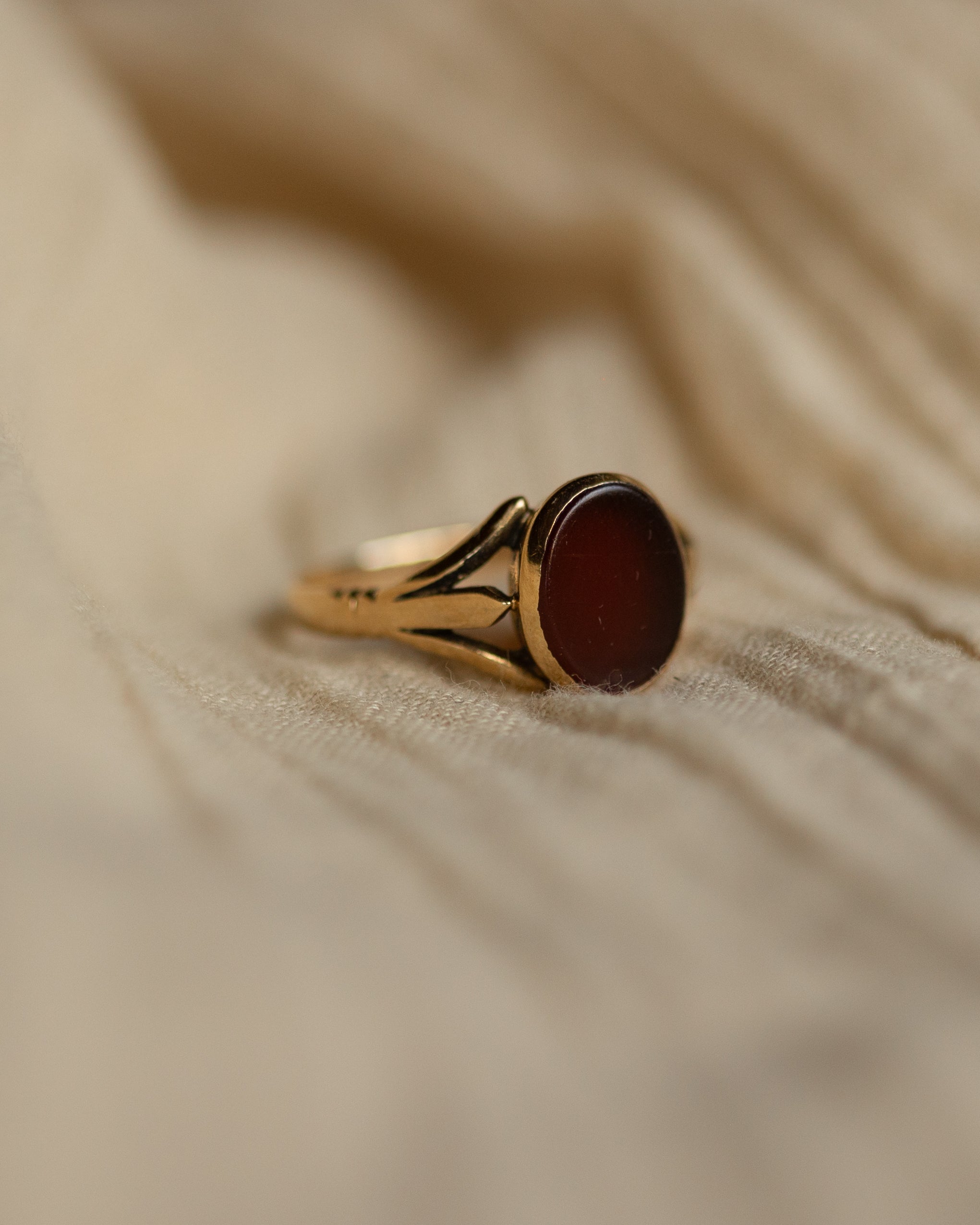 Gwyneth Vintage 9ct Gold Carnelian Signet Ring