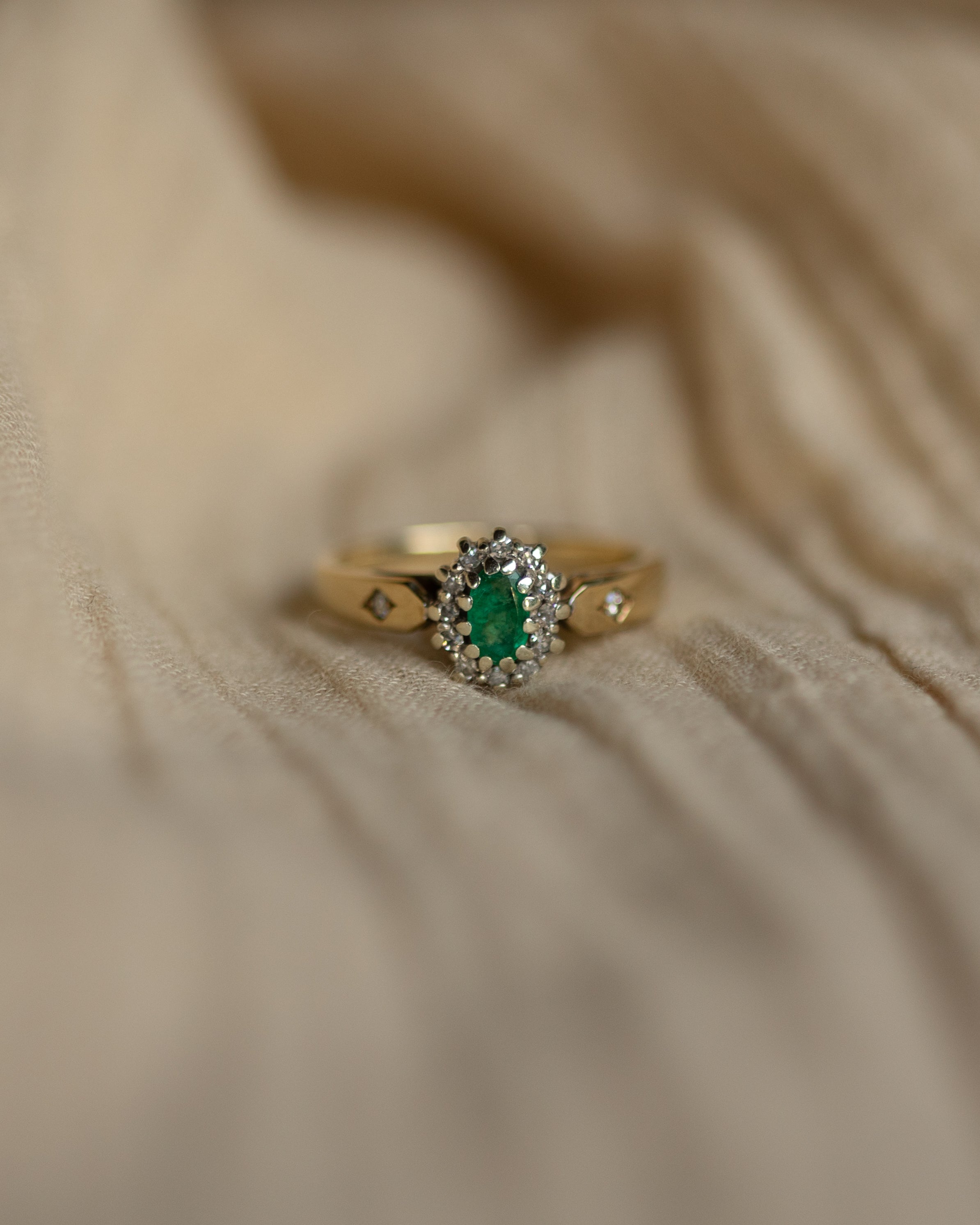 Iris Vintage 9ct Gold Emerald & Diamond Cluster Ring