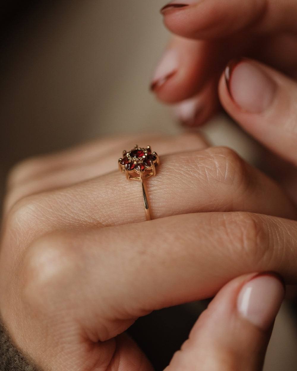 Edie 1975 Vintage 9ct Gold Garnet Cluster Ring
