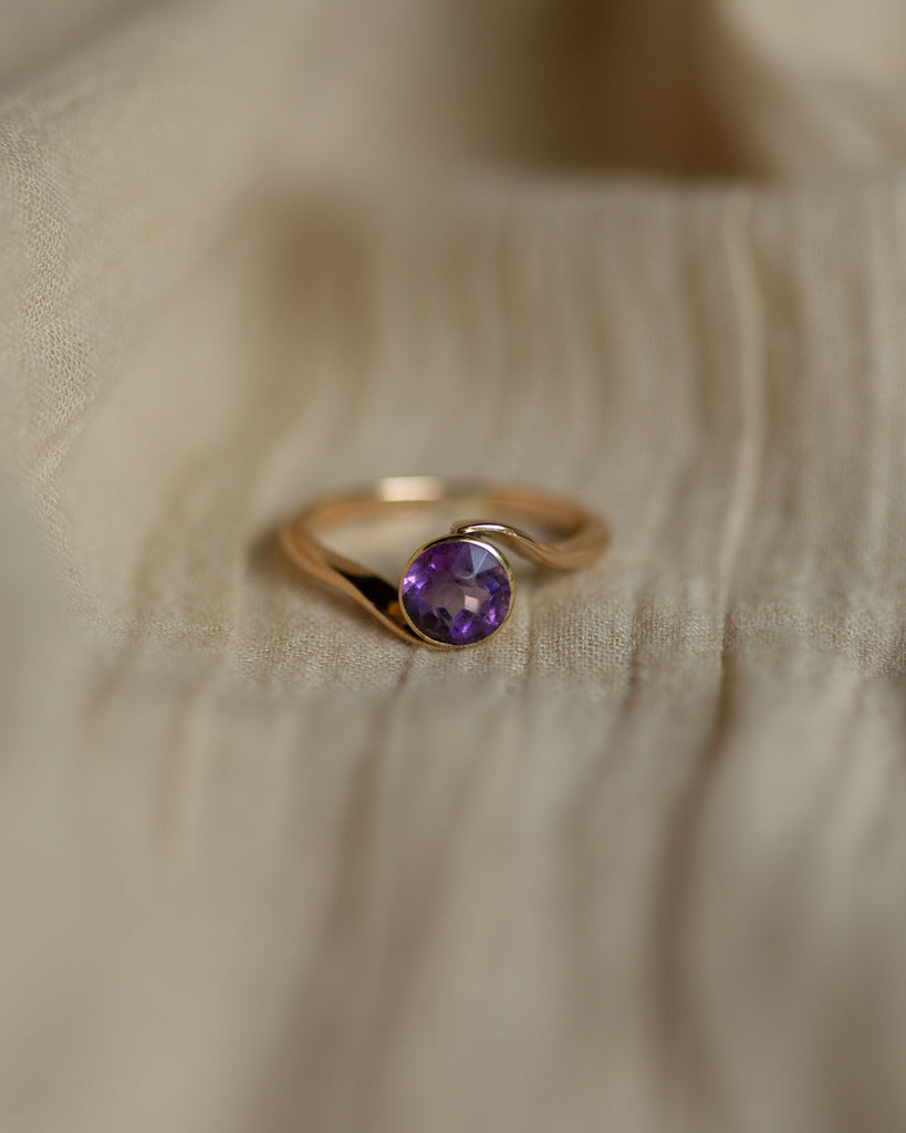 Elsie Antique 14ct Gold Amethyst Single Stone Twist Ring