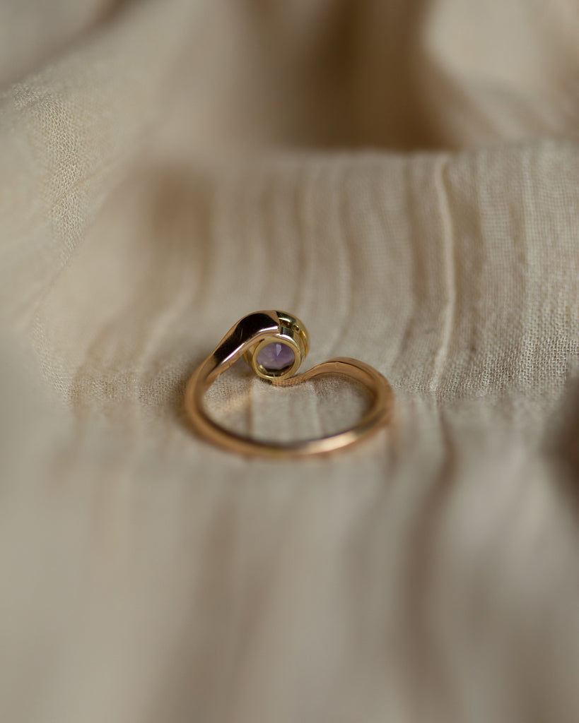 Elsie Antique 14ct Gold Amethyst Single Stone Twist Ring
