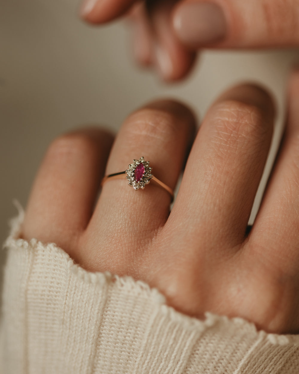 Avril 1985 Vintage 9ct Gold Ruby & Diamond Marquise Cluster Ring