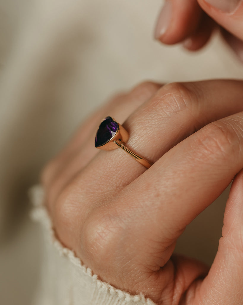 Ioana Vintage 9ct Gold Heart Shaped Amethyst Ring