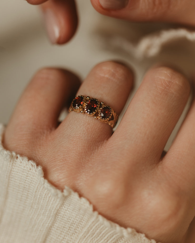 Ginny 1994 Vintage 9ct Gold Garnet Trilogy Ring