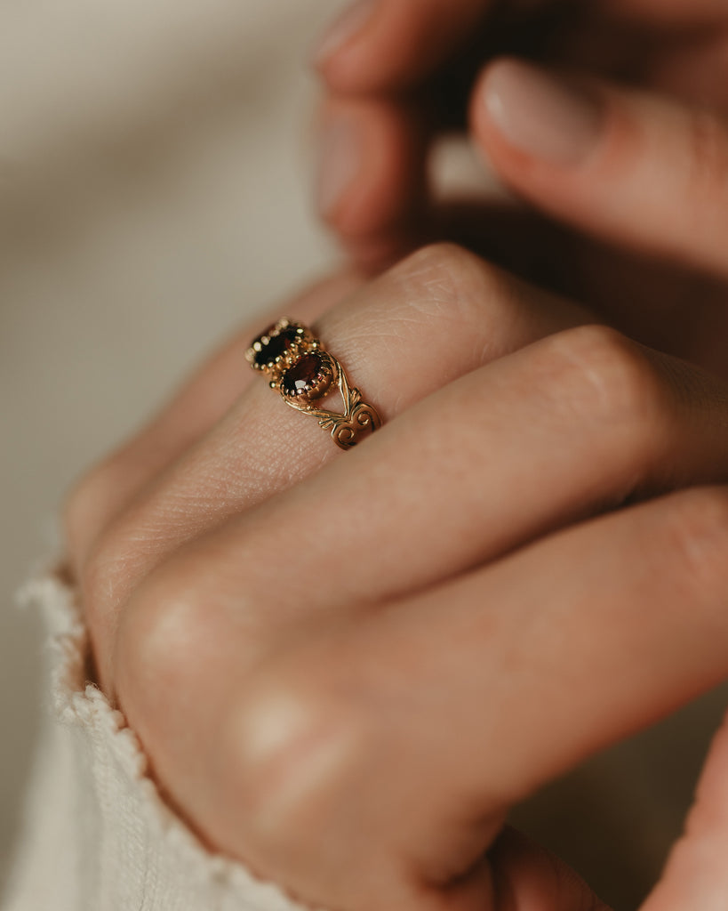 Ginny 1994 Vintage 9ct Gold Garnet Trilogy Ring