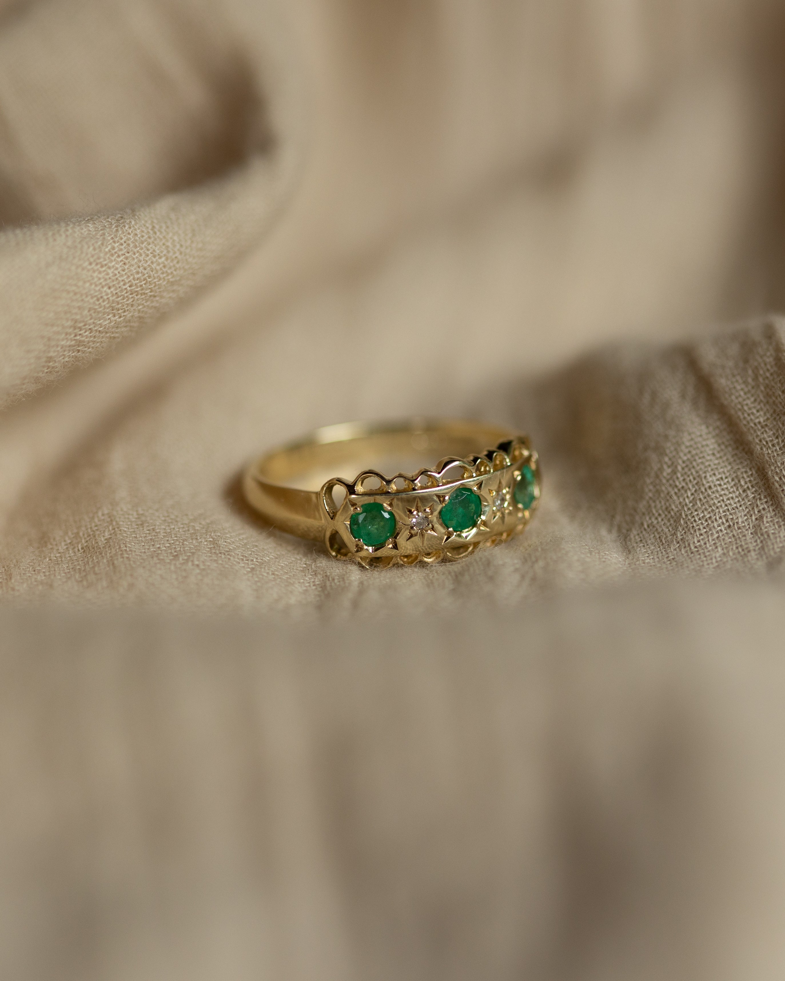 Georgia 1994 Vintage 9ct Gold Emerald & Diamond Five Stone Ring
