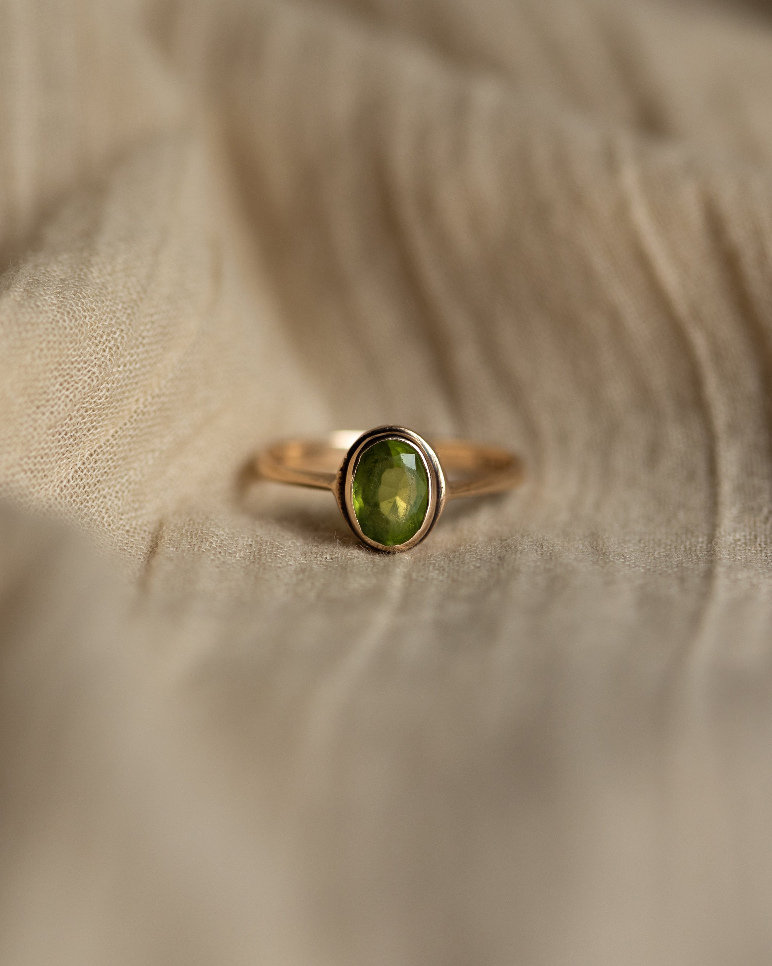 Renata 1983 Vintage 9ct Gold Peridot Single Stone Ring