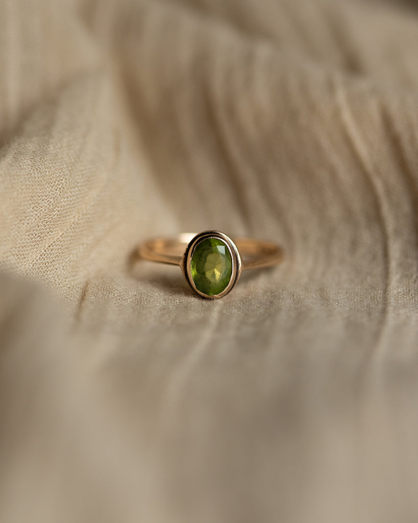 Renata 1983 Vintage 9ct Gold Peridot Single Stone Ring
