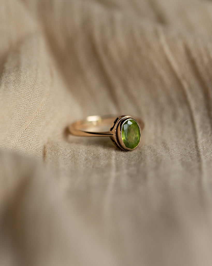 Renata 1983 Vintage 9ct Gold Peridot Single Stone Ring