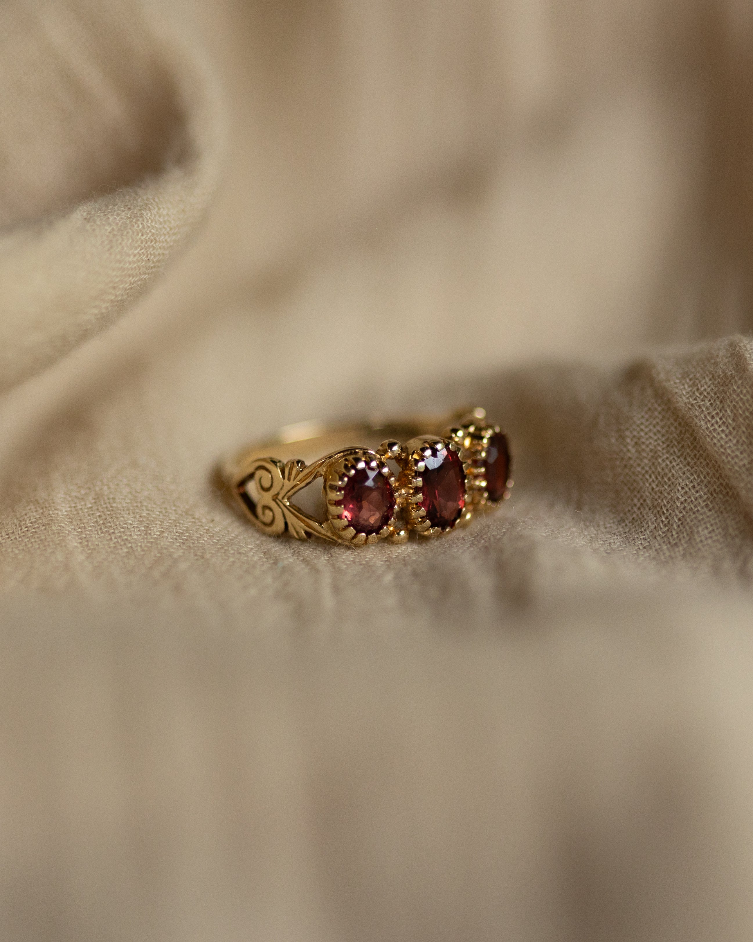 Ginny 1994 Vintage 9ct Gold Garnet Trilogy Ring