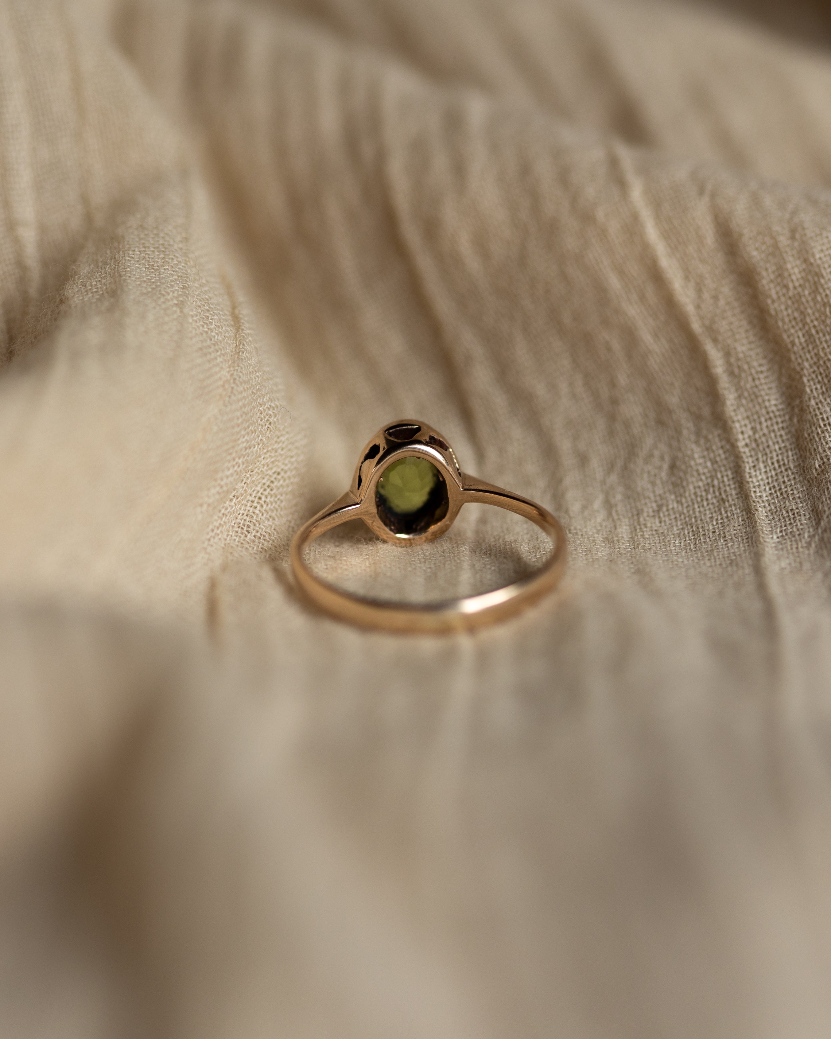 Renata 1983 Vintage 9ct Gold Peridot Single Stone Ring