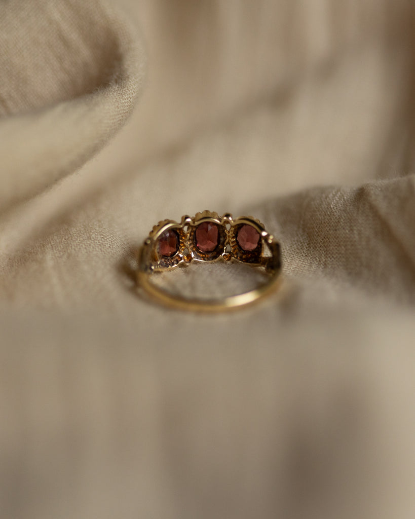 Ginny 1994 Vintage 9ct Gold Garnet Trilogy Ring